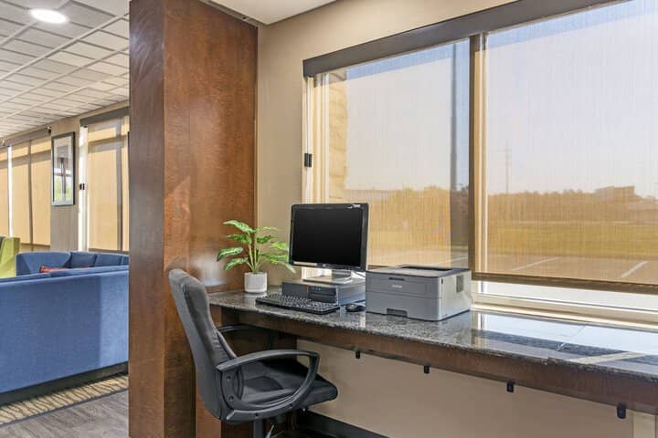 Business Center 28 of 29